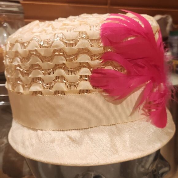Vintage Elegant Cream Hat with Pink Feather Accents main image 4